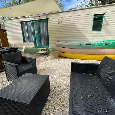 Camping Des Acacias Saint-Paulet-de-Caisson Extérieur photo